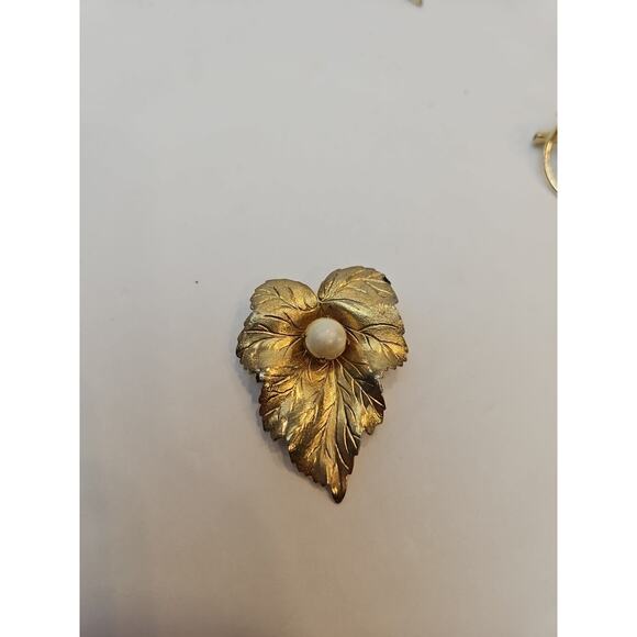 Lot Of Six Gold Tone Vintage Pin Brooches - Picture 5 of 16